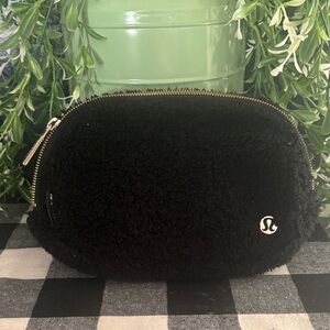 lululemon athletica Black Sherpa Belt Bag